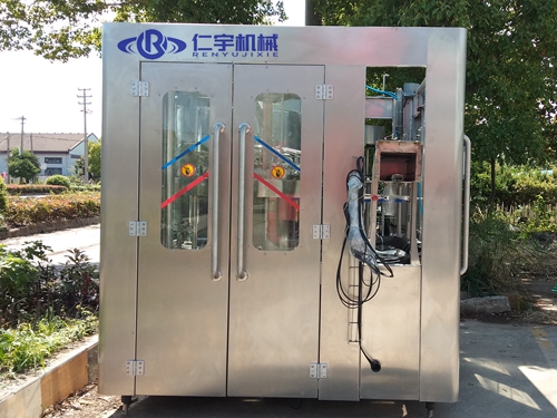 礦泉水三合一灌裝機(jī)